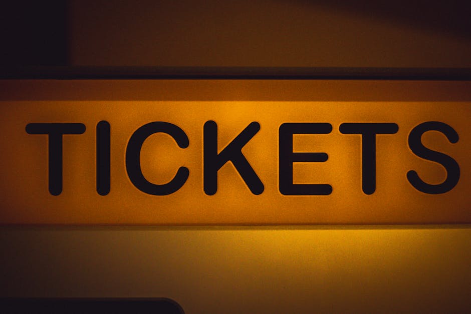 Free museum hours Madrid — illuminated ticket sign